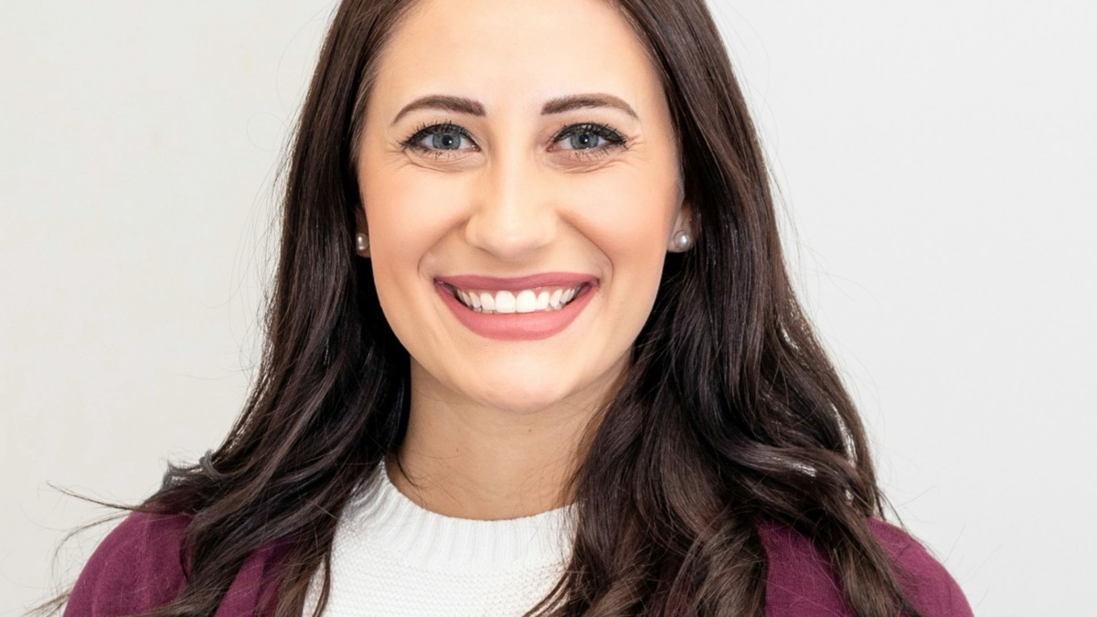 5 Classy Makeup Looks To Wear At The Office