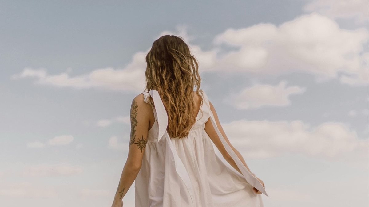 5 Essential Tips To Care For Wavy Hair