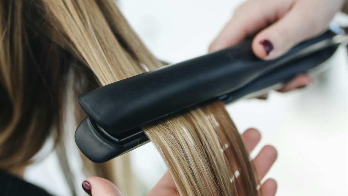 5 Ways You Unknowingly Damage Your Hair